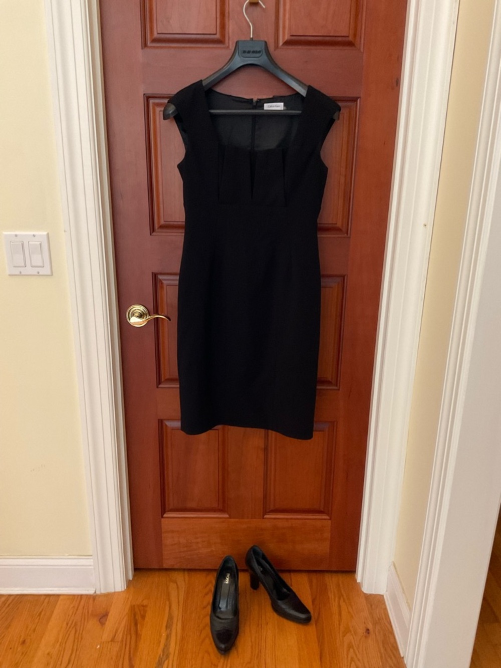 Calvin Klein Black Cap-Sleeve Midi Sheath Dress